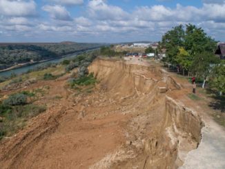 Malul surpat al Canalului Dunăre - Marea Neagră de la Cumpăna FOTO Primăria Cumpăna