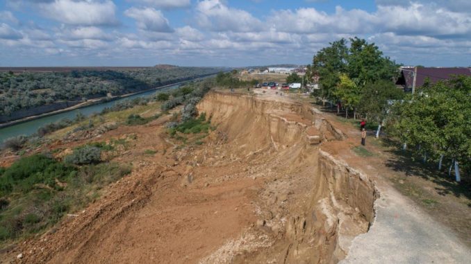 Malul surpat al Canalului Dunăre - Marea Neagră de la Cumpăna FOTO Primăria Cumpăna