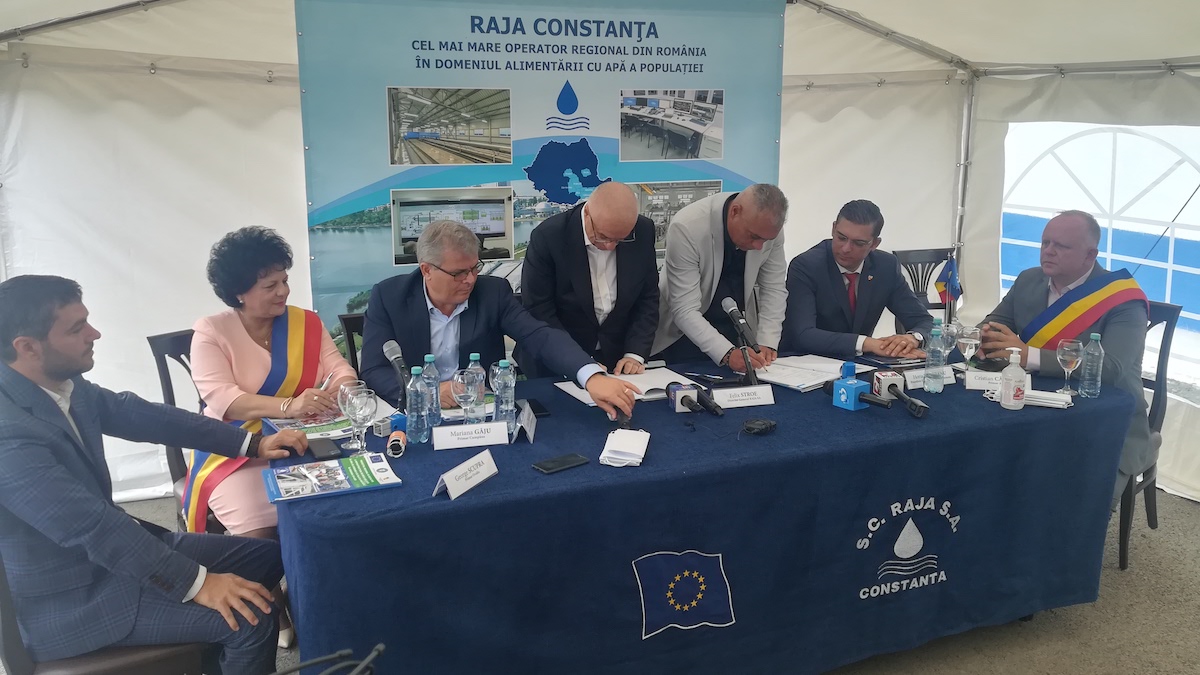 Semnarea contractului de extindere a rețelei de apă în Cumpăna. FOTO Paul Alexe