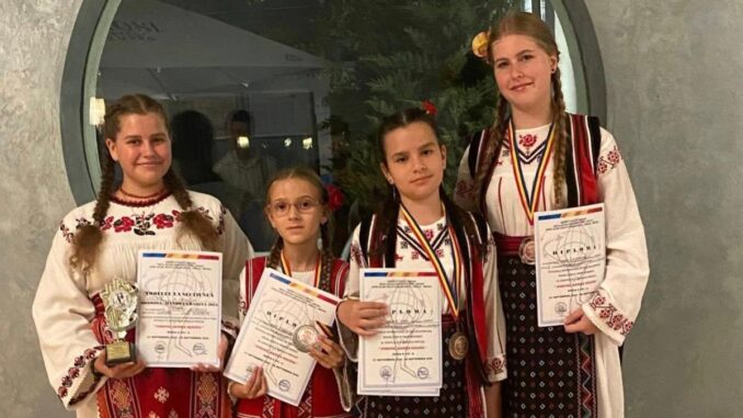 Tinerele artiste din Cumpăna, premiate la Festivalul Internațional de Folclor „Dobroge, Mândră Grădină” Tinerele artiste din Cumpăna, premiate la Festivalul Internațional de Folclor „Dobroge, Mândră Grădină”