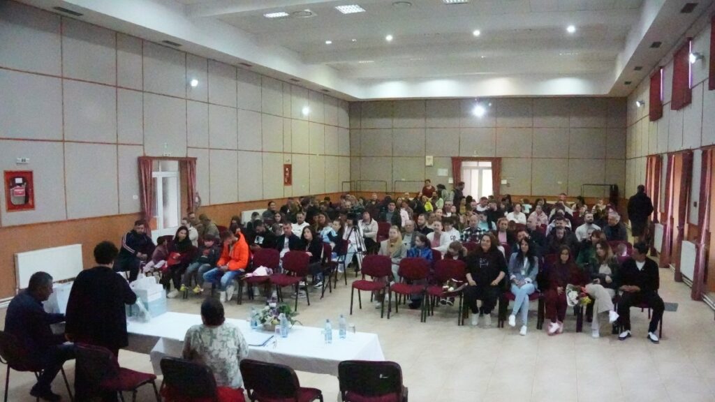 Zeci de tineri s-au înscris pe listele primăriei cu speranța de a se muta în casă nouă. FOTO Primăria Cumpăna