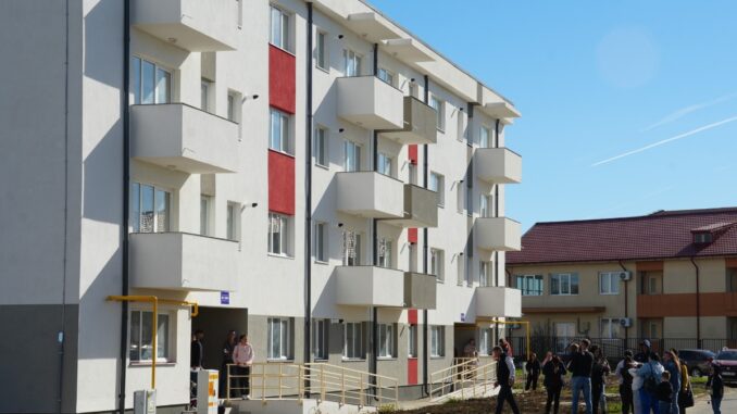 repartizare locuinte ANL Zeci de tineri s-au înscris pe listele primăriei cu speranța de a se muta în casă nouă. FOTO Primăria Cumpăna