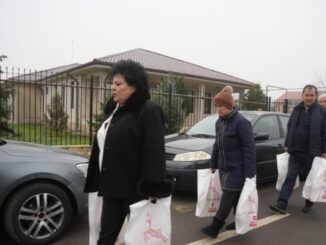 Primăria și Consiliul Local au împărțit ajutoare alimentare persoanelor defavorizate din Cumpăna, înainte de sărbători. FOTO Primăria Cumpăna