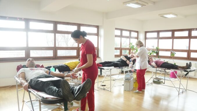 O modalitate prețioasă de a face bine de sărbători este donarea de sânge. FOTO Primăria Cumpăna