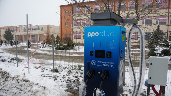 La Cumpăna au fost montate două stații de alimentare cu energie electrică pentru autovehicule. FOTO Primăria Cumpăna
