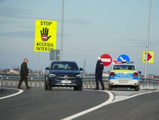 Primul autoturism a trecut prin nod la ora 15:35. FOTO Primăria Cumpăna